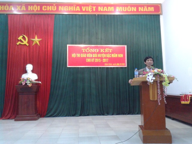 Đ/c Ngô Quang Long - HUV, Trưởng phòng Giáo dục và Đào tạo phát biểu tại buổi tổng kết