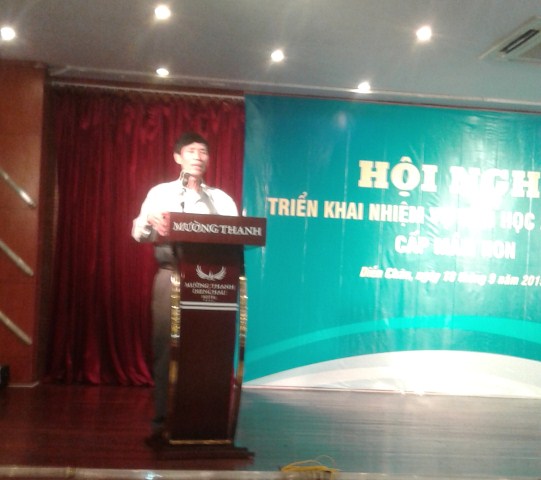 Thầy giáo Ngô Quang Long – Trưởng phòng GD&ĐT khai mạc Hội nghị