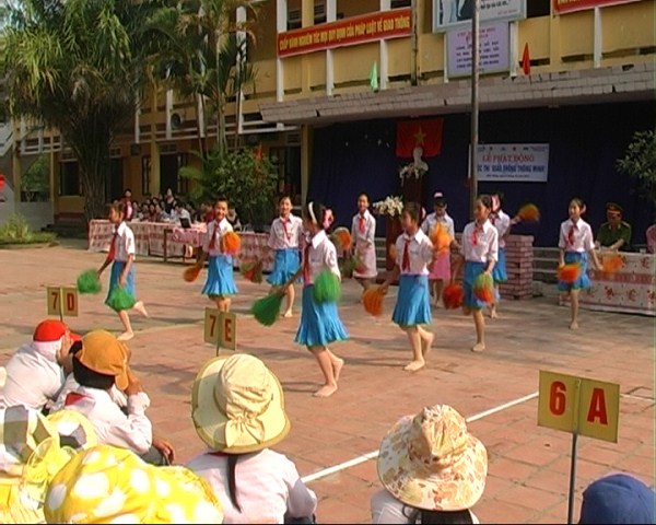 Văn nghệ chào mừng