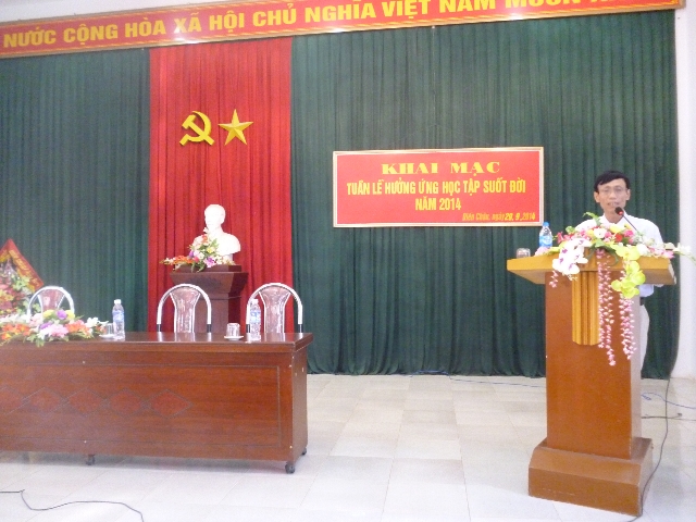 đồng chí Ngô Quang Long HUV - Trưởng Phòng GD&ĐT phát biểu tại buổi lễ